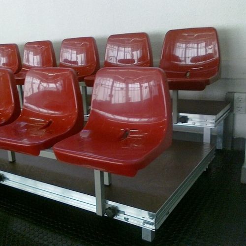 背もたれの低い階段席用ベンチ - 1981 series - Mott Mobile Systeme GmbH &Co. KG - 現代風 / UV耐性 / ポリプロピレン製