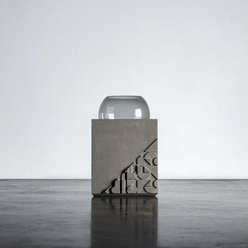 現代風サイドテーブル - CURB - Lyon Béton - 吹きガラス製 / ファイバー コンクリート製 / 繊維強化コンクリート脚