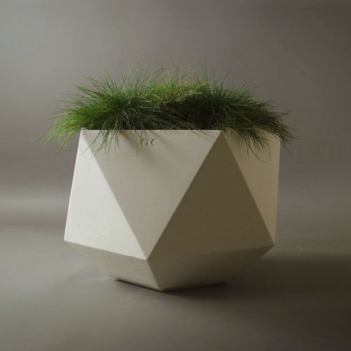 ファイバー コンクリート製プランター - FEMKANT WHITE CONCRETE - Adam Christopher Design - 現代風 / 公共スぺース用 / 屋内用