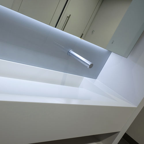 個体表面バニティトップ - CORIAN - Washroom Washroom Limited - 業務用