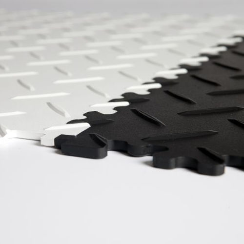PVC床材 - R-TILE™ CHEQUERED INTERLOCKING - R-Tek Manufacturing - 屋内用 / 第三次産業用 / タイル