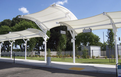 ケーブルとメンブレン張力構造 - CANTILEVERED TENSION STRUCTURE - FabriTec Structures - 外壁用 / カーポート用 / 覆い用