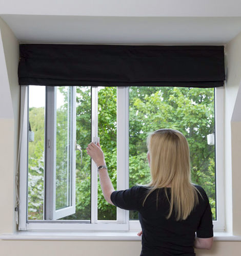 ロ－ルアップ式網戸 - PRESSFIT UPVC - Phantom Screens - サッシ / スライド式 / 窓用