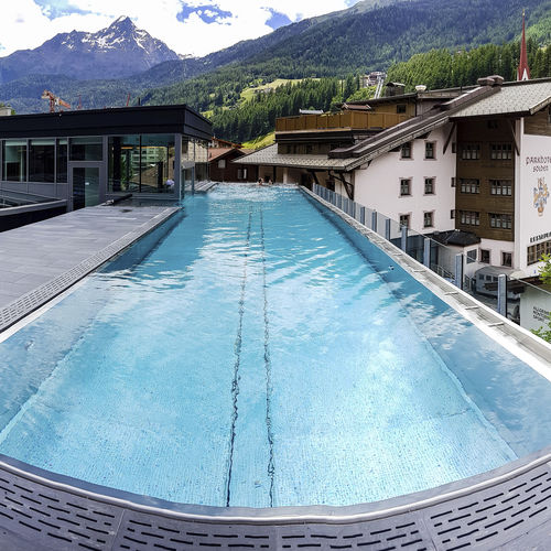 オーバーフロー式プール - LIFESTYLE HOTEL DIE BERGE - BERNDORF METALL- UND BÄDERBAU GMBH - 屋外用 / 屋内用 / 業務用