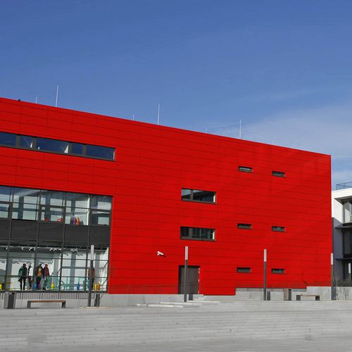 カセットサイディング - PUMAVISION HEADQUARTERS - ALUCOBOND - 複合素材 / アルミニウム / インターロッキング