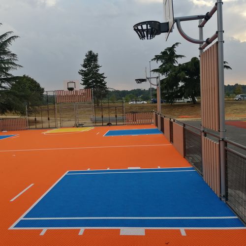 屋内用スポーツ施設用床材 - MULTISPORTS - PLAYSPORTS EUROPE - 屋外用 / 合成素材 / ポリプロピレン製