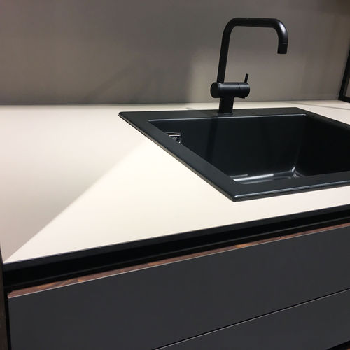 HPLテーブルトップ - DEBO® CleanTop® Panel - DEBO - 汚れ防止 / 耐熱性 / カスタマイズ可能