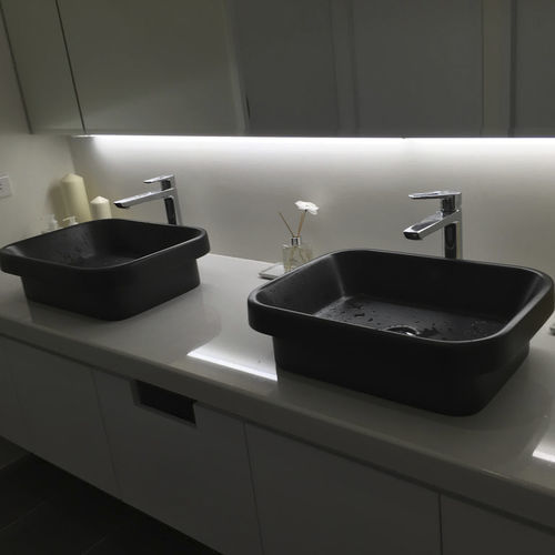 カウンタートップ型洗面器 - LE LAVABO - ALVARAE Design Studio - カーボンファイバー製 / 正方形 / 穴なし