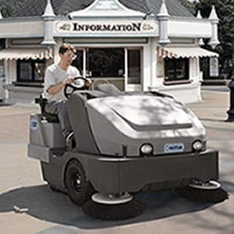 乗るタイプ自動床洗浄機 - SW8000 165 D 4-CYL - NILFISK