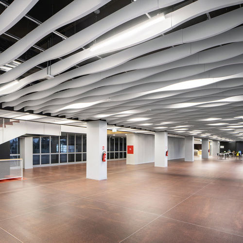 ミネラルウール製音響バッフルボード - Arc - Knauf Ceiling Solutions - 吊り下げ式 / 装飾