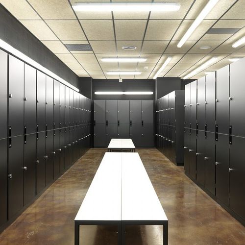 現代風更衣室用ベンチ - CUBE - COMERCIAL DE INDUSTRIAS REUNIDAS, S.A. - ステンレス製 / マツ製 / 背もたれなし