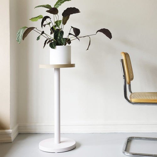 現代風サイドテーブル - Trisse - DESIGN LETTERS ApS - 粉体塗装スチール製 / パウダーコーティングスチール脚 / 円形