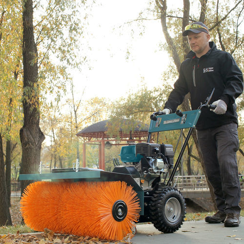 手押しタイプ清掃機 - KS 7HP-MFM 60 - DIMAX International GmbH - 道路用 / 屋外用 / 葉っぱ用