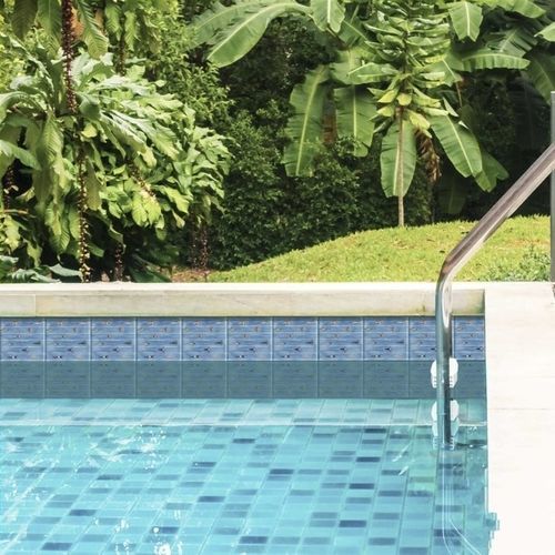 プールの水位線用タイル - WATERLINE WITH SWIMMERS PATTERN - Tempera Art Design - カスタマイズ可能 / 耐薬品性 / 耐擦傷性