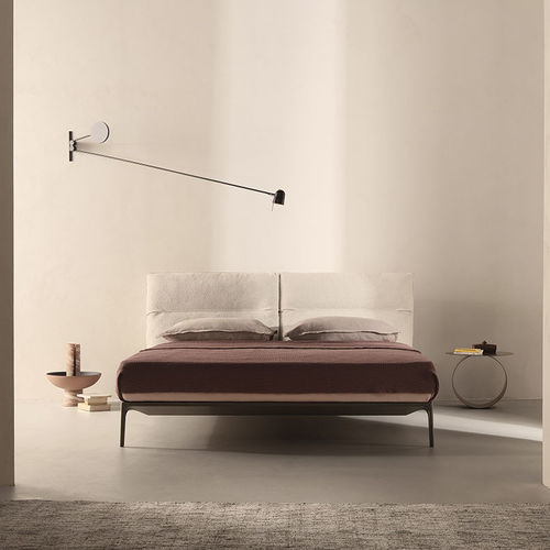 ダブルベッド - YALE  - MDF Italia - 現代風 / 布張りヘッドボード付き / 革製ヘッドボード付き