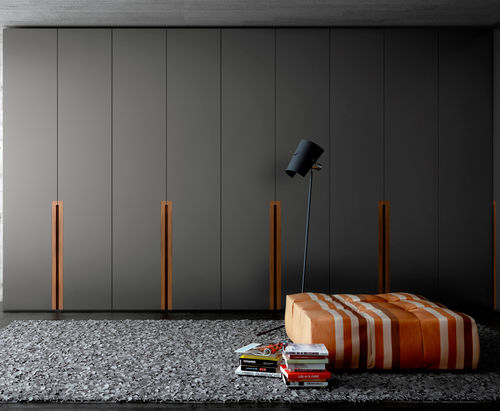 現代風ワードローブ - PLA - CARRE furniture - 漆木材 / 開き戸