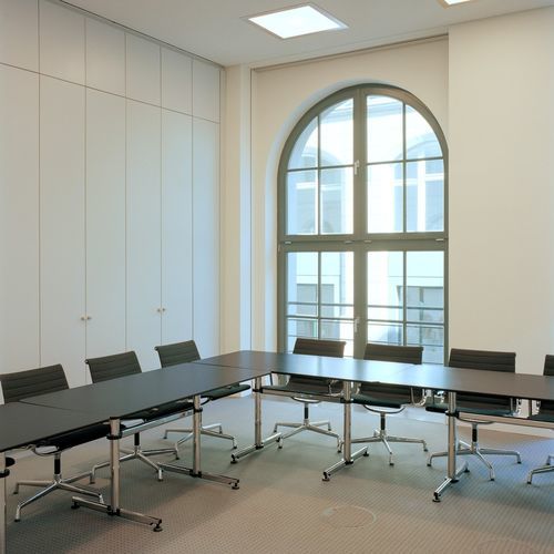 現代風会議用テーブル - USM Kitos - USM Modular Furniture - MDF / ラミネート / 金属製