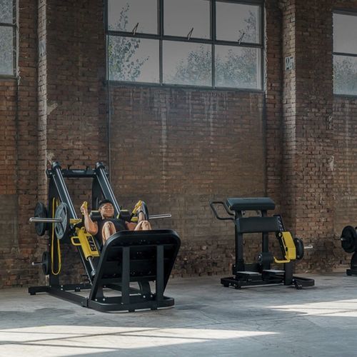 スクワット筋力トレーニングマシン - PURE HACK - TECHNOGYM - 屋内用 / 業務用