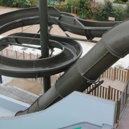カーブ型滑り台 - BLACK CANNON - TECNOPISCINE INTERNATIONAL - ウォーターパーク用 / 管状 / ポリエチレン