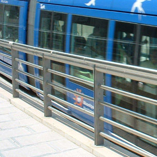 金属製手すり - SUR MESURE - FRANCE INOX INDUSTRIE - 柵型 / ワイヤーメッシュ / 屋外用