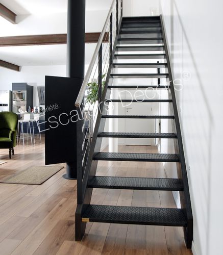 ストレート階段 - LOFT DT38 ESCA'DROIT®  - ESCALIERS DECORS - エンボス加工メタルステップ / スチールフレーム / 家庭用