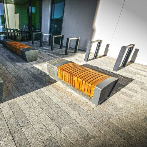 現代風公共ベンチ - ASHINGTON - Euroform K. Winkler GmbH - 木製 / コンクリート製 / 背もたれなし