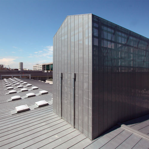 平カバー - LIFESTYLE CENTER, VENICE  - ZINTEK - 傾斜 / 銅製 / チタン亜鉛