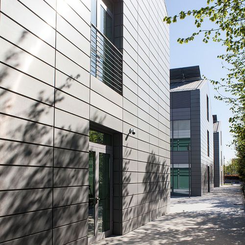 銅製ベンチレーテッドファサード - PRYSMIAN GROUP HEADQUARTERS, MILAN - ZINTEK - チタン亜鉛 / 板状 / 滑らかな仕上げ