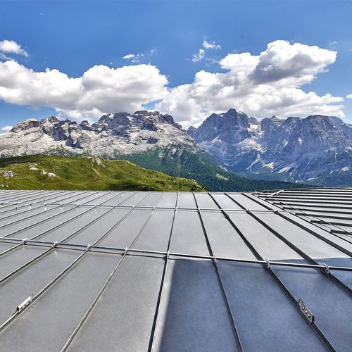 平屋根 - CHALET FIAT, DOLOMITES - ZINTEK - 銅製 / チタン亜鉛 / 金属風