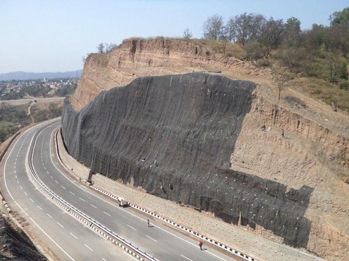 落石防止パネル - ROCKFALL &ndash; DRAPERY MESH - Maccaferri