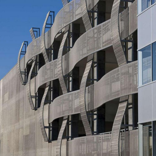 建築用ワイヤーメッシュ - CINCINNATI CHILDREN'S HOSPITAL - Cambridge Architectural Mesh - 外壁用 / 三角形メッシュ / 銀色