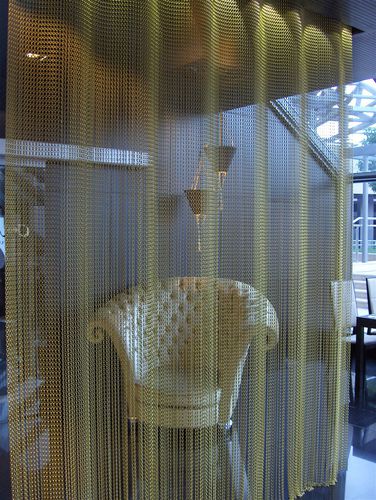 メッシュスペースの区切り - UNDULATED, FIXED  - KriskaDECOR - 金属製 / レストラン用 / 吊り下げ式