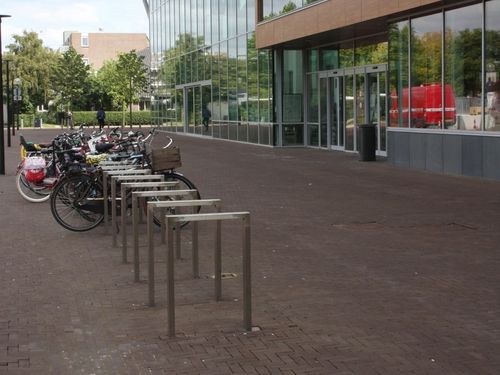 床置きバイクラック - LEINE - ANAE street furniture - 公共スぺース用 / 粉体塗装スチール製 / ステンレス製