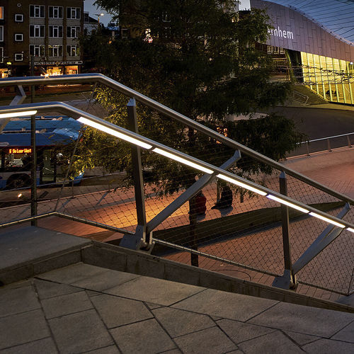 スチール製手すり - STATION ARNHEM CENTRAAL, ARNHEM - EeStairs - 柵型 / ワイヤーメッシュ / 屋外用