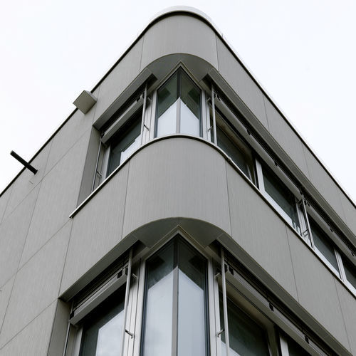 パネルサイディング - LYCÉE FRIEDRICH RÜCKERT - Rieder Facades GmbH - ファイバー コンクリート製 / 垂直 / リサイクル可