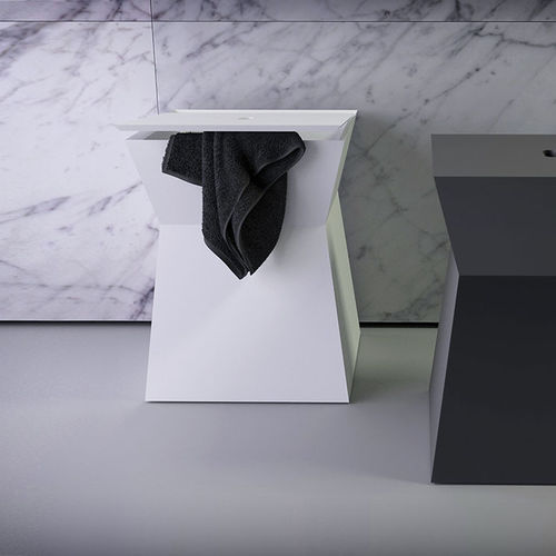 現代風スツール - SQUARE - KNIEF & CO. GmbH - 個体表面 / バスルーム用 / 黒色