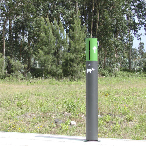 床置き犬の糞回収用袋分配器 - DOGGY BIN - LARUS DESIGN - 公共スぺース用 / スチール製