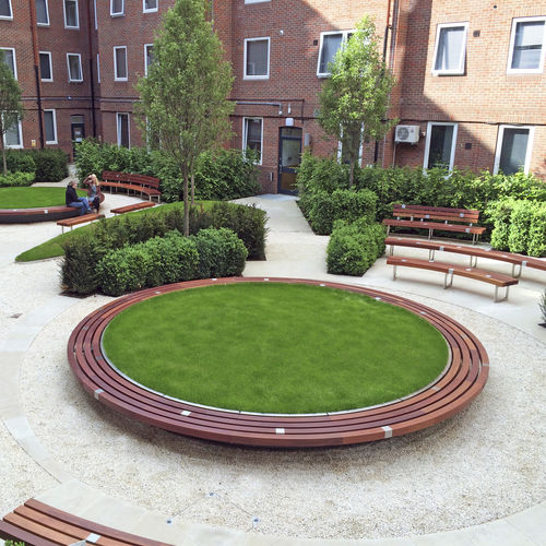 現代風ガーデンベンチ - GUY’S & ST THOMAS’, LONDON - Factory Street Furniture - 木製 / スチール製 / ステンレススチール製