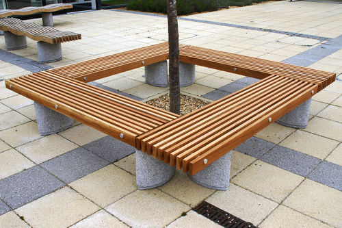 木製街路樹周回ベンチ - PINEWOOD INFANT SCHOOL, FARNBOROUGH - Factory Street Furniture - 内蔵公共ベンチ付