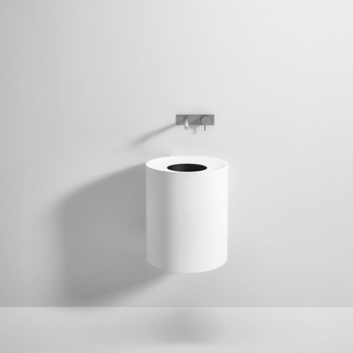 壁掛け式洗面器 - HOLE SUSPENDED - Rexa Design - コーリアン®製 / 円形 / 穴なし