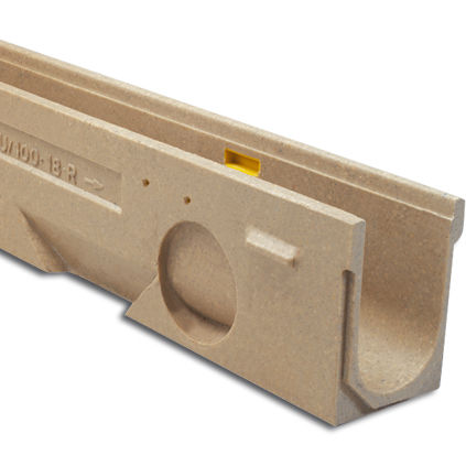 スポーツグラウンド用排水路 - SU100 - ULMA - ARCHITECTURAL SOLUTIONS - グレーチング付き / スロット / 傾斜付