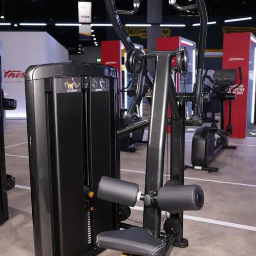 ラットプルダウン筋力トレーニングマシン - SS-PDX - Life Fitness