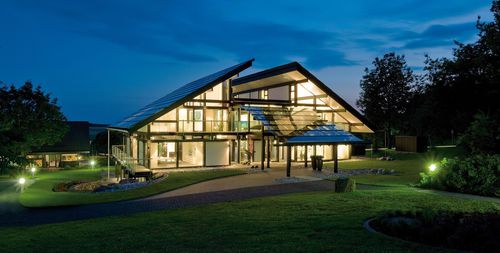 エコ家 - ART 9 SAMPLE 1 - Huf Haus  - 現代風 / 2階建て / テラス付