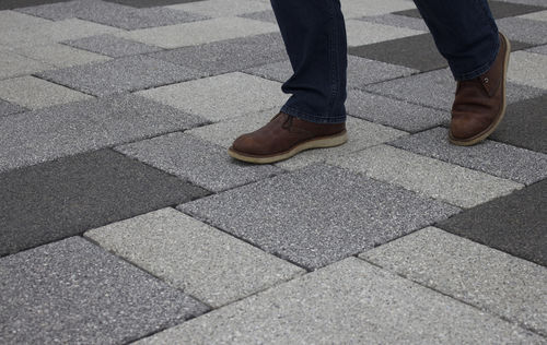 コンクリート製敷石 - CONSERVATION PRIORA - Marshalls plc  - 排水