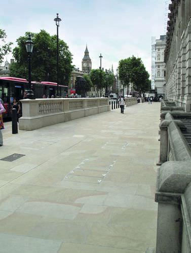 コンクリート製タイル - MOSELDEN YORKSTONE - Marshalls plc  - エンボス加工 / 屋外用 / 床用