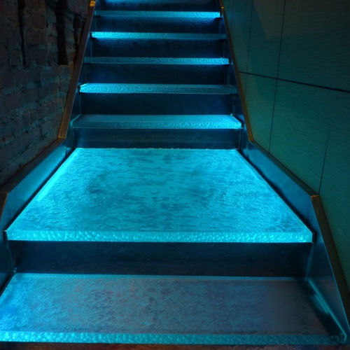 ストレート階段 - DAI-KITCHI RESTAURANT STAIRS - ThinkGlass - ガラス製ステップ / ガラス製 / 木枠