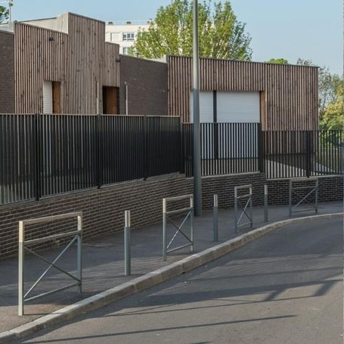 保護バリア - ALLIAGE - univers & cité | mobilier urbain - 固定 / スチール製 / ステンレススチール製