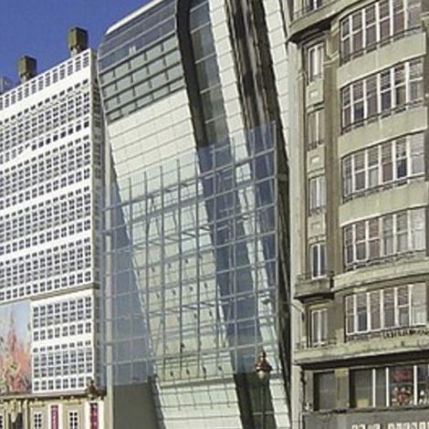 ステンレス製ブリーズ・ソレイユ - FUNDACION CAIXA GALICIA, LA CORUNA - SPAIN - Design Factory cmb - 外壁用 / 縦型