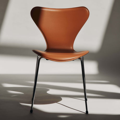 北欧デザインチェア - SERIES 7&trade; - Fritz Hansen - 屋内用 / 革製 / スチール脚