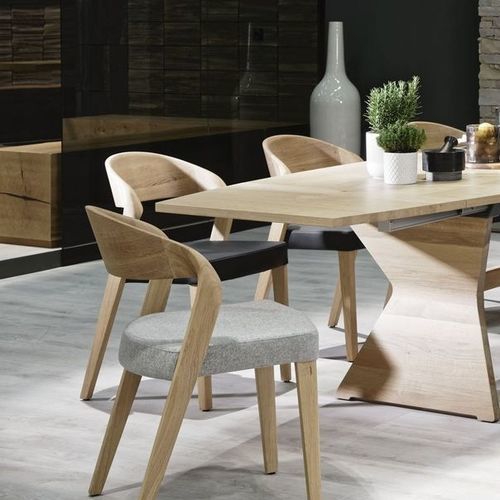 現代風ダイニングルーム用チェア - V-Montana  - Voglauer Möbelwerk Gschwandtner & Zwilling GmbH & Co. KG - 屋内用 / 布製 / 革製